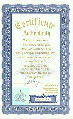 1998 Tony Gwynn Jeu Utilisé Et Signé San Diego Padres Batting Casque Utilisé Pour Les Soins