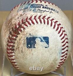 Balle de baseball lancée utilisée par Julio Urias lors du match 2 des séries éliminatoires de la NLDS 2021, victoire des Dodgers contre les Giants