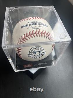 Balle de baseball officielle d'ouverture Rawlings 2004 SELIG avec cube