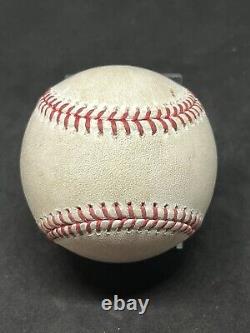 Balle de baseball utilisée dans le jeu 19/04/2021 Mookie Betts Dodgers touché par un lancer 23e HBP