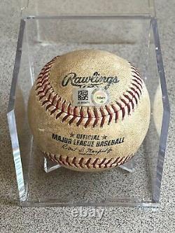 Balle de baseball utilisée lors du match de la 61e course à domicile d'Aaron Judge, authentifiée par la MLB OMLB