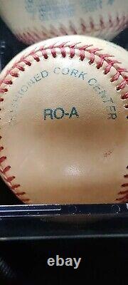 Balle de baseball utilisée par Julio Franco, signée et authentifiée par COA PSA NM7 des Texas Rangers de 1990.