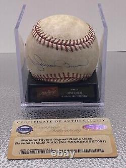 Balle de jeu utilisée par Mariano Rivera avec autographe et hologramme, certifié par le Temple de la renommée des Yankees.