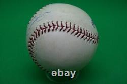 Baseball utilisé en jeu dédicacé par Mariano Rivera avec inscription 396e sauvegarde en carrière