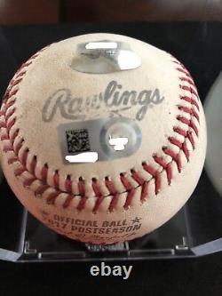 'Baseball utilisé par Aaron Judge lors des séries éliminatoires de la MLB le 9 octobre 2017, Yankees contre Indians'