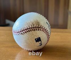 Carlos Ruiz a lancé (sa seule apparition en tant que lanceur) balle de baseball utilisée dans un match MLB Authentique.
