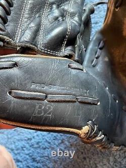 Gant A2K utilisé, porté et cassé de Zach Schellenger, Sea Dogs de Portland, Red Sox