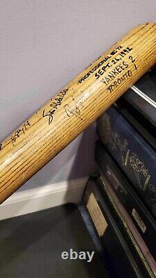 Jeu Utilisé Bat De Baseball Autographié Par 8 New York Yankees Beckett Authentic