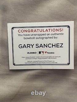 Le baseball signé/utilisé par Gary Sanchez, autographié par les fans