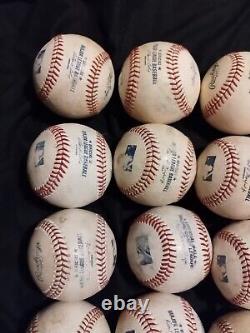 Lot de 24 balles de baseball officielles Rawlings utilisées lors de matchs de la Major League Baseball MLB en cuir véritable.