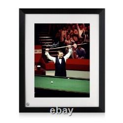 Photo de snooker signée par Dennis Taylor. Mémorabilia autographiée encadrée.