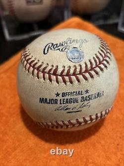 Série éliminatoire 2001 ? Balle utilisée lors du match du 9 octobre 2001 entre les Astros de Houston et les Braves d'Atlanta MLB