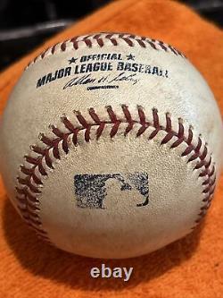 Série éliminatoire 2001 ? Balle utilisée lors du match du 9 octobre 2001 entre les Astros de Houston et les Braves d'Atlanta MLB