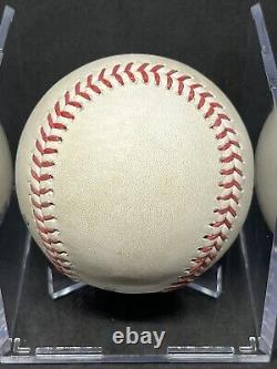 Shohei Ohtani Lance Balle de Baseball Utilisée en Match Frappée par un Lancer Mark Canha MVP de la MLB 2021