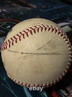 The translated title in French would be: Balle de baseball utilisée par Gerrit Cole lors de sa saison de recrue, authentifiée par la MLB avec signature.