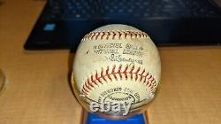  <br/> 
1970 Balle de la Ligue nationale utilisée lors du match Dodgers vs Phillies 7/27/70 par Chub Feeney
