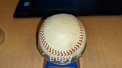  <br/>   1970 Balle de la Ligue nationale utilisée lors du match Dodgers vs Phillies 7/27/70 par Chub Feeney